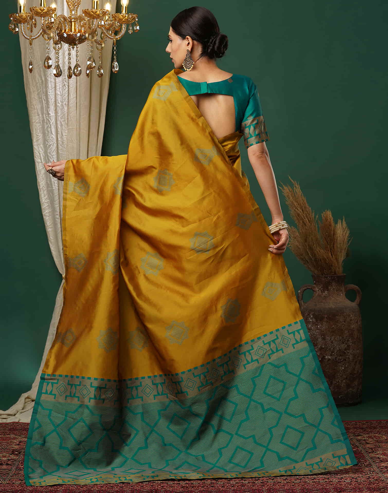 PANNUS Champagne Gold Geo Saree