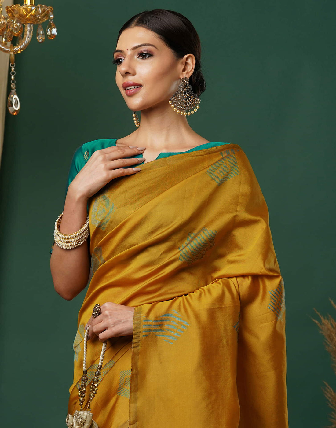 PANNUS Champagne Gold Geo Saree